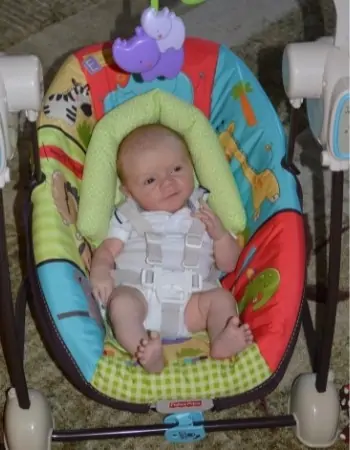 1 month old baby swinging all day