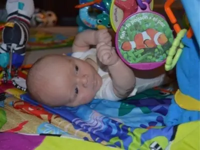 1 month old baby activity time on playmat